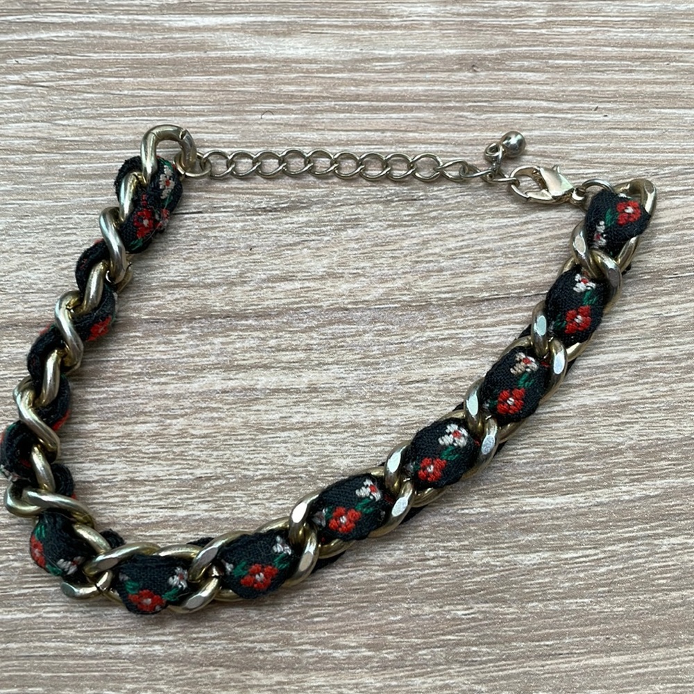 FREE with purchase of another item! floral cloth bracelet (F21)